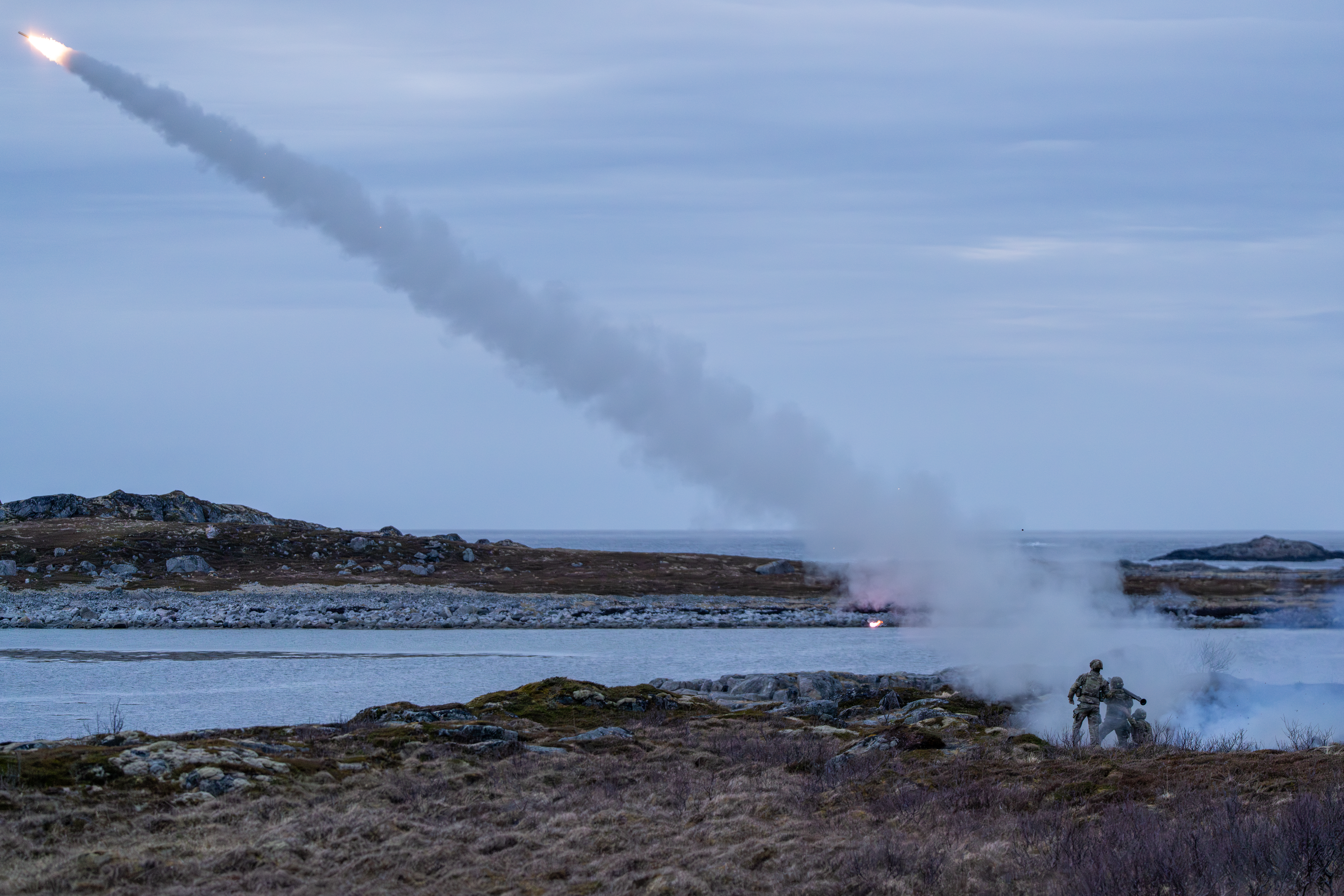 Stinger crew from 5th Battalion, 4th AirDefense Artillery fires Stinger missile duringlive-fire engagement as part of FormidableShield 25, May 9, 2025, in Andøya, Norway(U.S. Army/Alexander Watkins)